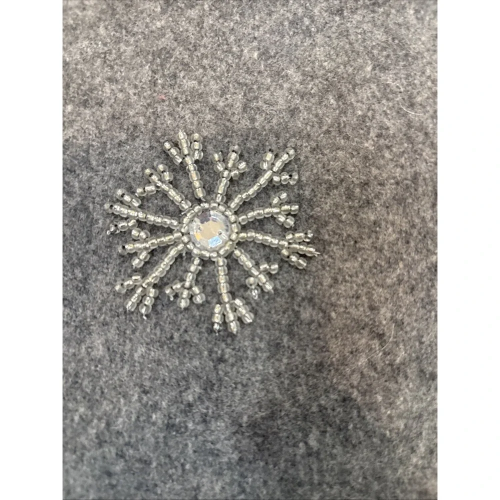 Pier One ANS Snowflake Table Runner Gray & White 14